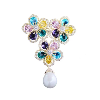 Koreja Nov Modni Pisane Cirkon Cvet Broške za Ženske Elegantne Pearl Šal Sponke Pin Preprosto Obleko Broches Božično Darilo